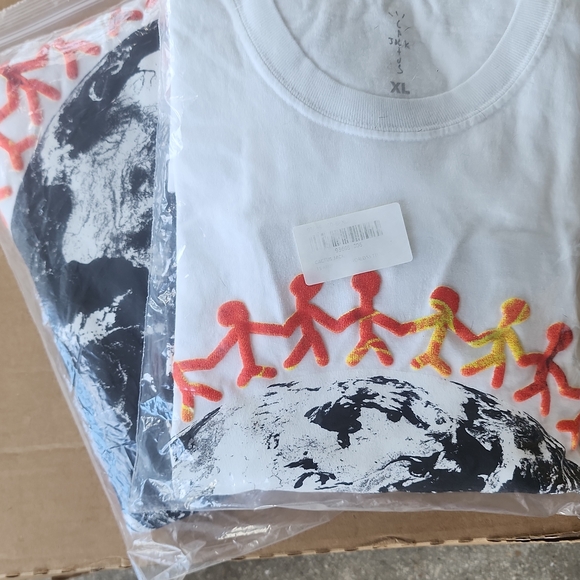 Travis Scott White Astroworld Tee with Earth Graphic - Picture 4 of 11